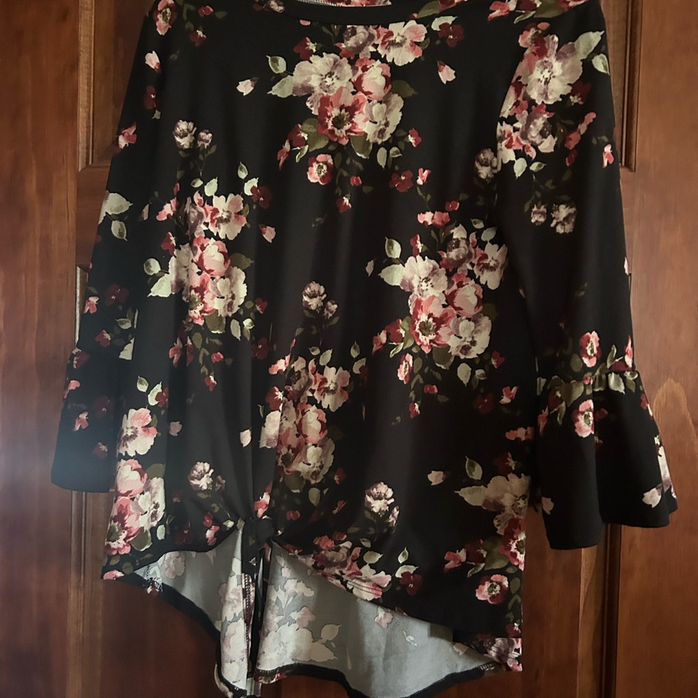 Reborn J Black Floral Bell Sleeve Blouse